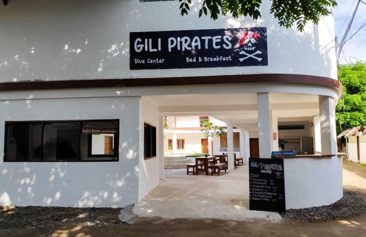 Gili Pirates Hostel Τζίλι Τραγουανγκάν Εξωτερικό φωτογραφία